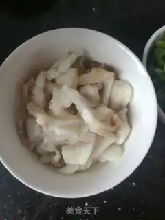 Make Porridge of pork-headed porridge step 1