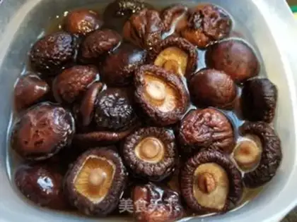 Make Chicken leg mushroom stew step 2