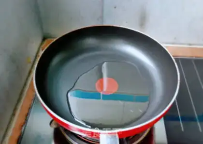 Make Smash-spring eggs step 3