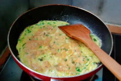 Make Smash-spring eggs step 4