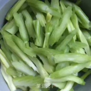 Make Weenie fried celery step 2