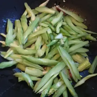 Make Weenie fried celery step 4
