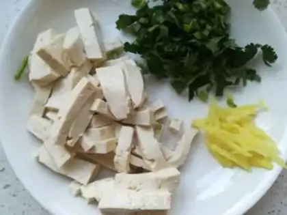 Make Shrimp radish tofu soup step 1