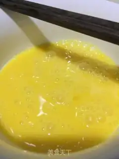 Make Tomato fried eggs step 2