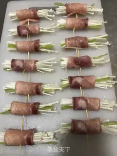 Make Gin and mushroom bacon rolls step 2