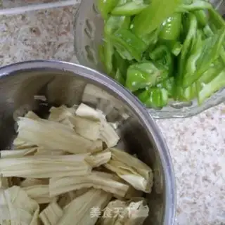 Make Five flowers of scavenging peppers step 1