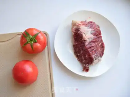 Make Black garlic tomato beef soup step 0