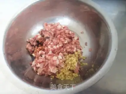Make Little cabbage pork dumplings step 1