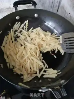 Make Potato cheese fried eggs step 2