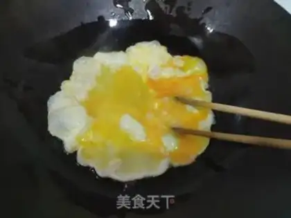 Make Tomato fried eggs step 2