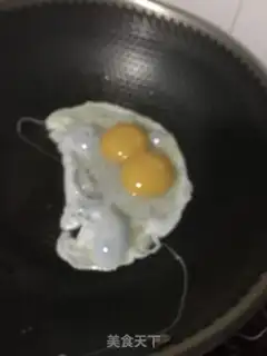 Make Fried double yellow goose eggs step 5