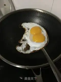 Make Fried double yellow goose eggs step 6