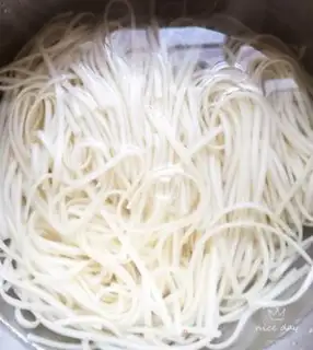 Make Tomato eggnog noodles step 3