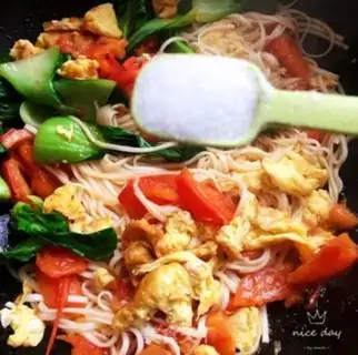 Make Tomato eggnog noodles step 10