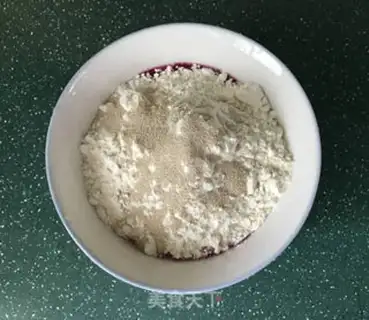 Make A black malt toast with a flamingo step 0