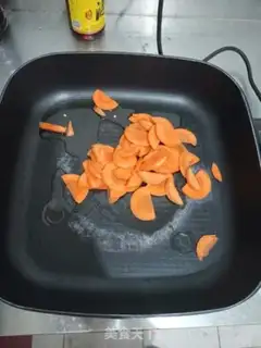 Make Pyramid carrots, fried abalone mushrooms step 2