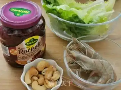 Make Red coconut cashew salad step 0