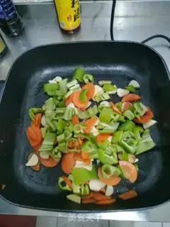 Make Pyramid carrots, fried abalone mushrooms step 4