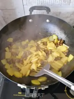 Make Curry Potato Mountain step 3