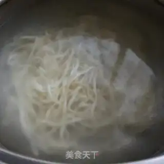 Make Sour shrimp noodles step 1