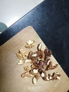 Make Peanut walnuts step 1