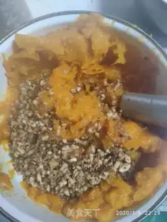 Make Pumpkin coconut ball step 3