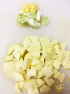 Make Black pepper potato chicken step 4