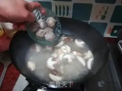 Make Meatball mushroom noodles step 4