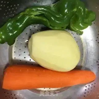 Make Five flowers with pepper potato chips step 0