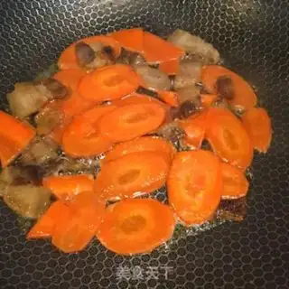 Make Five flowers with pepper potato chips step 3