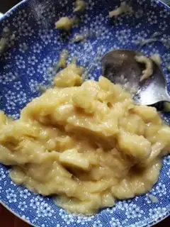 Make Banana raisin cake step 1