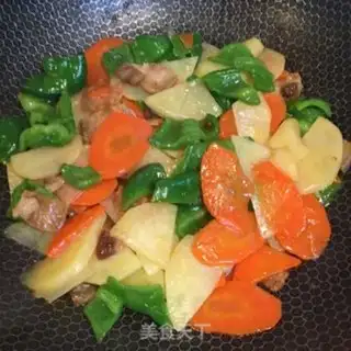 Make Five flowers with pepper potato chips step 6