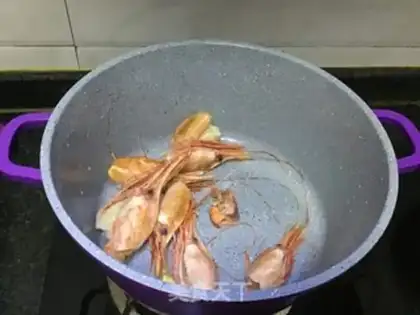 Make Three dumplings of shrimp radish step 1
