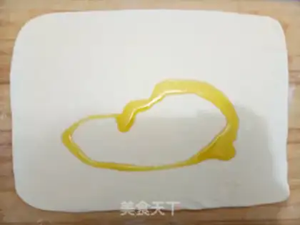 Make Creamed onion rolls step 4