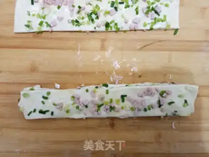 Make Creamed onion rolls step 7