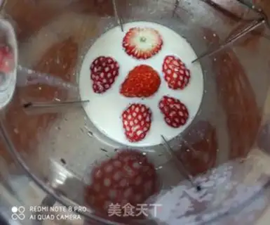 Make Milk strawberry step 2