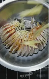 Make Peacock open-screen fish step 1