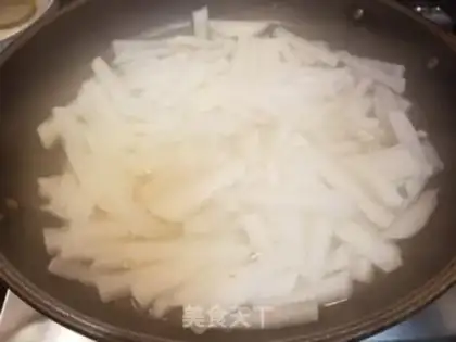 Make Crabs cook radish step 5