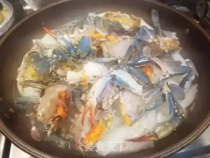 Make Crabs cook radish step 6