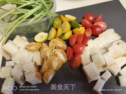 Make A salad with chrysanthemum fruit step 0