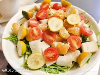 Make A salad with chrysanthemum fruit step 4
