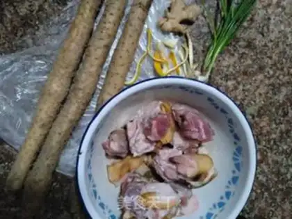 Make Pork hoof soup step 0