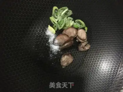 Make Weenie fried abalone mushrooms step 3