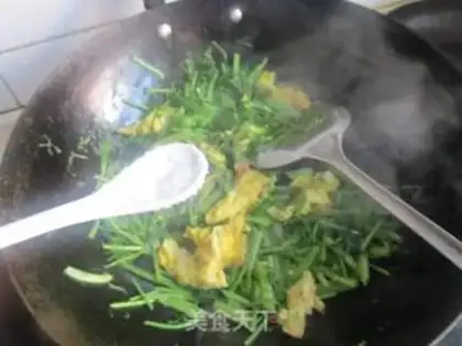 Make Fried eggs step 4