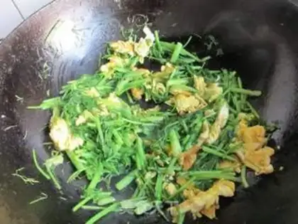 Make Fried eggs step 5