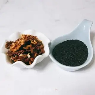 Make Black sesame pecan sauce step 0