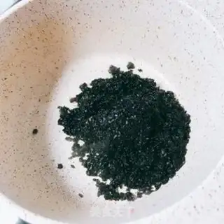 Make Black sesame pecan sauce step 1