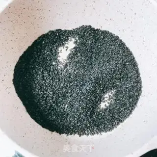 Make Black sesame pecan sauce step 2