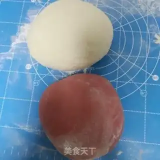 Make Red rose roll step 4