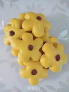 Make Pumpkin plum buns step 5